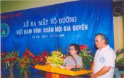 Cụ bà Lê Thị Lạng (sư mẫu của VS Nguyễn Ngọc Nội) phát biểu chúc mừng và căn dặn VĐ